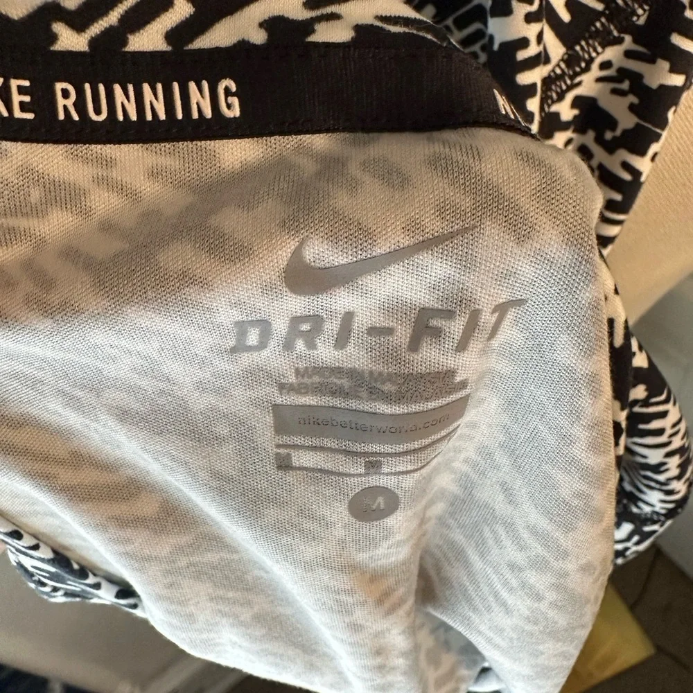 Nike Dri-FIT Running Shirt Women's Medium Black White Patterned Athletic Swoosh